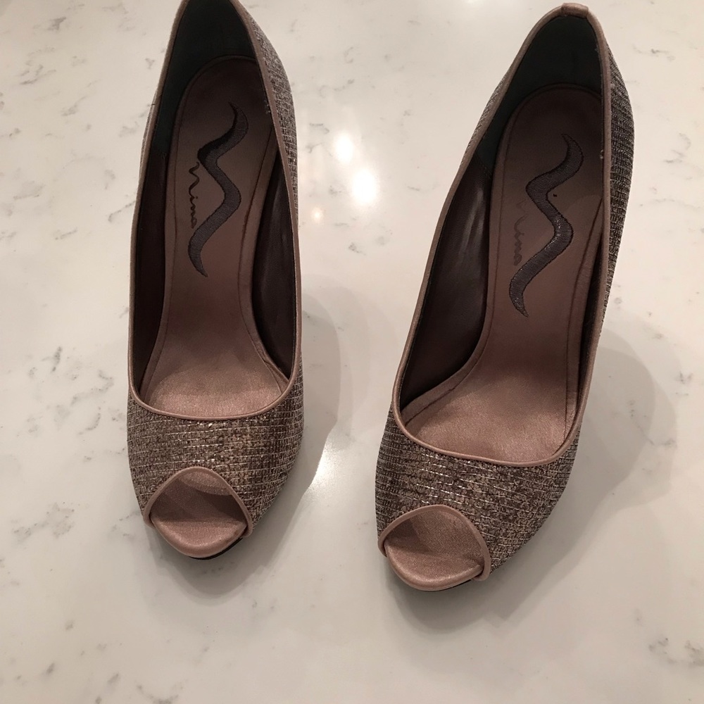 Nina beige satin/glitter 4” size 6 dressy heels - Picture 3 of 7